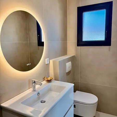 Avec Piscine Privative - *